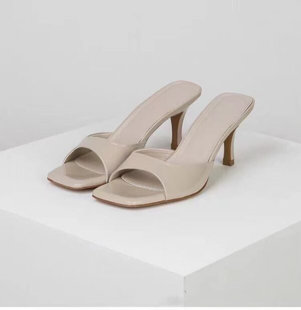 Sandales à Talons Hauts en Cuir Brillant – Image 4